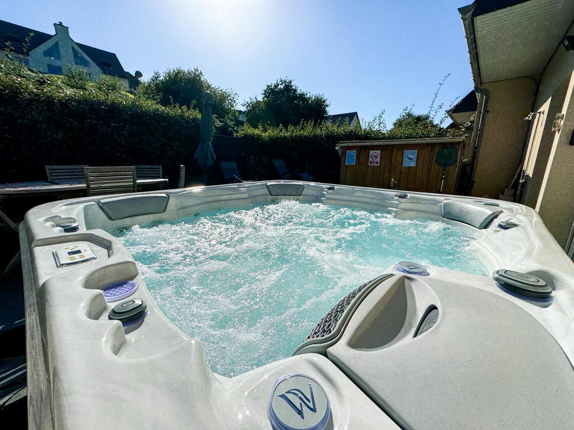 Jacuzzi Professionel Les Pieds Dans L'Eau Plage A 50 M Trevou-Treguignec Exterior foto