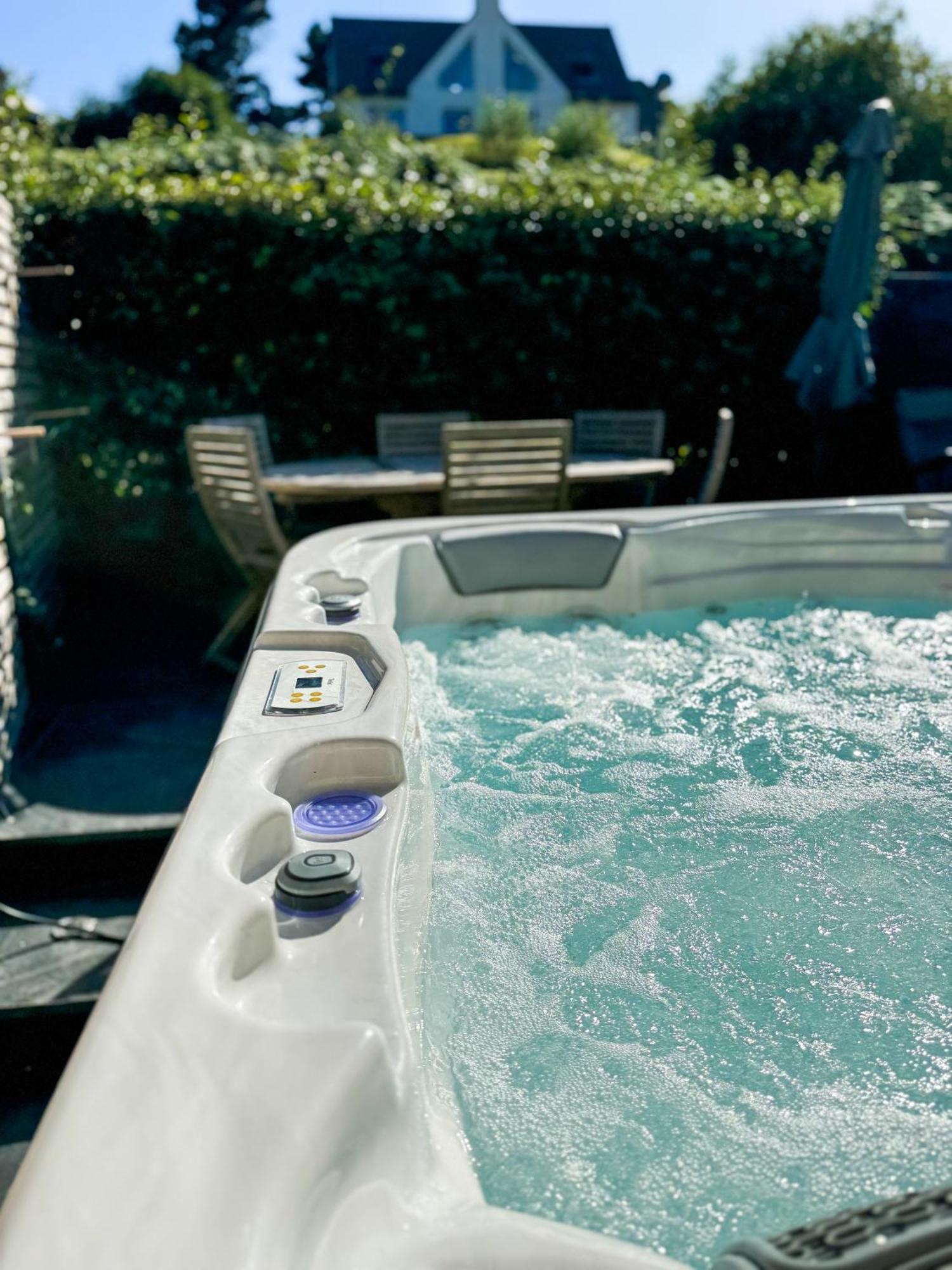Jacuzzi Professionel Les Pieds Dans L'Eau Plage A 50 M Trevou-Treguignec Exterior foto